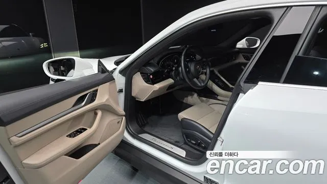 Porsche Taycan 2025 thumb 10