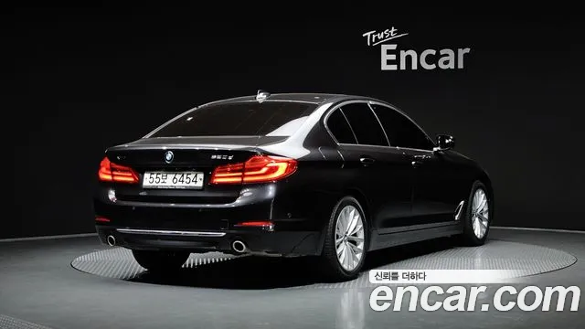 BMW 5-Series 2019 thumb 2