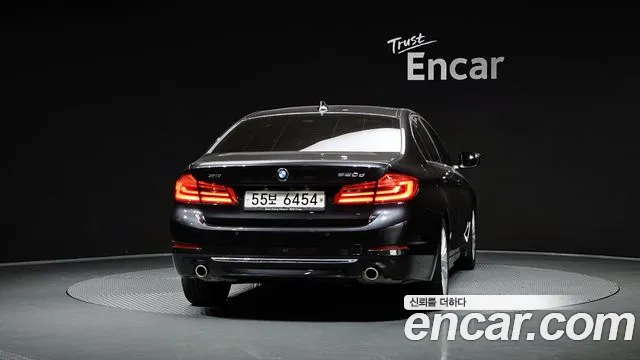 BMW 5-Series 2019 thumb 4