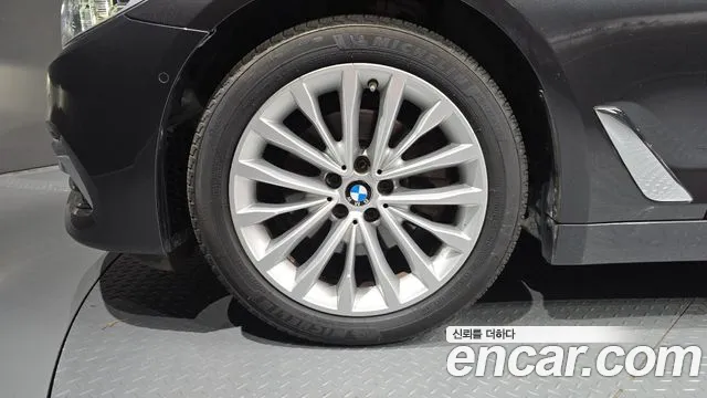 BMW 5-Series 2019 thumb 5