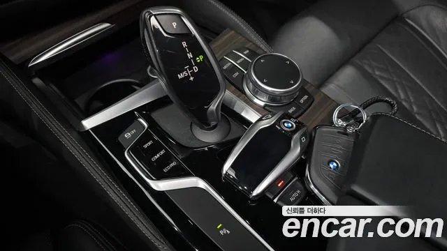 BMW 5-Series 2019 thumb 9