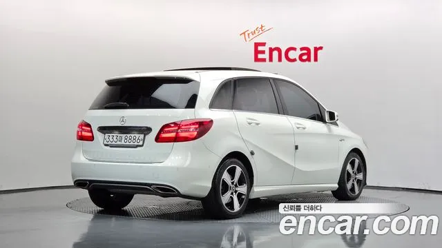 Mercedes-Benz B-Class 2017 thumb 2