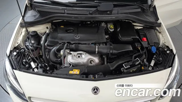 Mercedes-Benz B-Class 2017 thumb 6