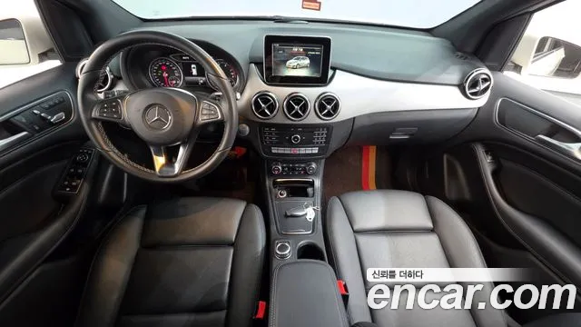 Mercedes-Benz B-Class 2017 thumb 7