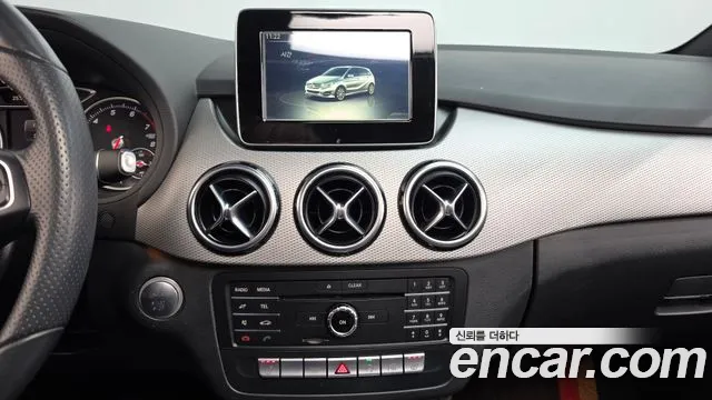 Mercedes-Benz B-Class 2017 thumb 12