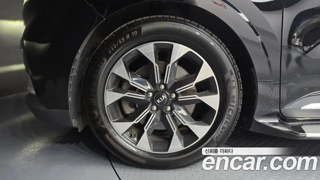 Kia Carnival 2021 thumb 5