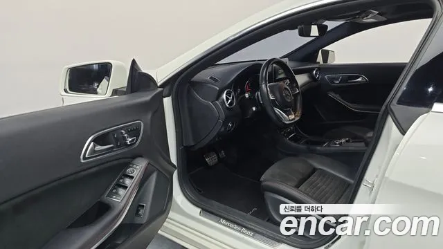 Mercedes-Benz CLA 2017 thumb 10