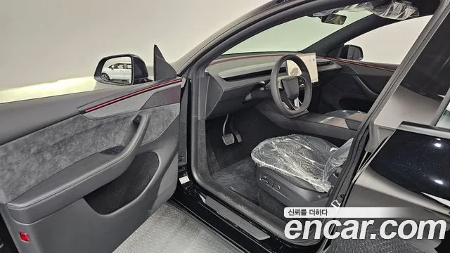 Tesla Model Y 2026 thumb 10