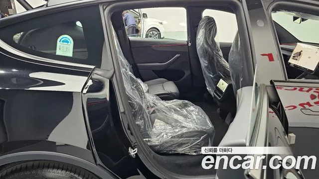 Tesla Model Y 2026 thumb 11