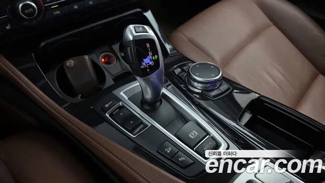 BMW 5-Series 2015 thumb 9