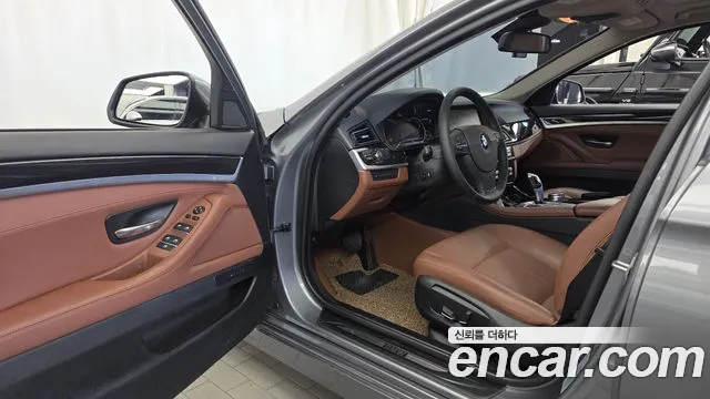 BMW 5-Series 2015 thumb 10