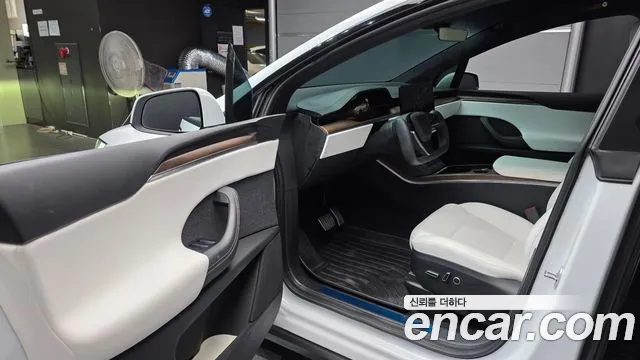 Tesla Model X 2024 thumb 10