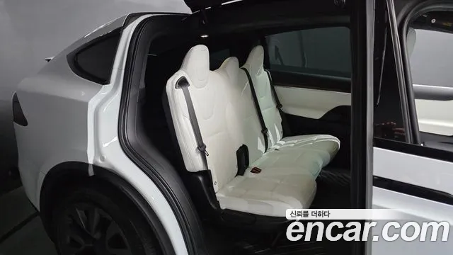 Tesla Model X 2024 thumb 11