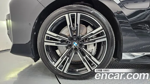 BMW 7-Series 2023 thumb 5