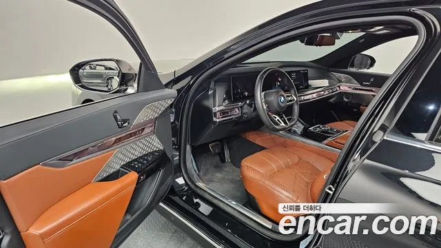 BMW 7-Series 2023 thumb 10