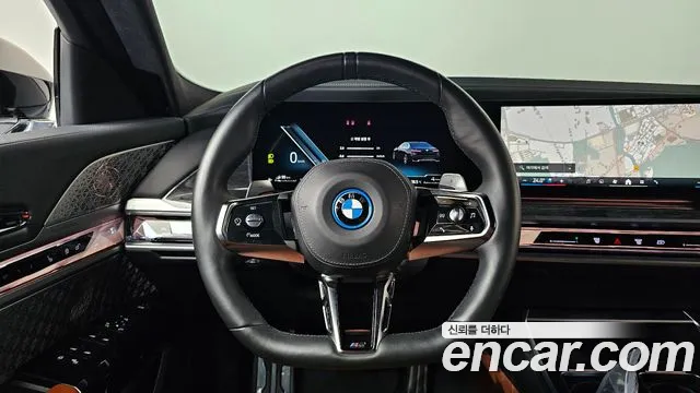 BMW 7-Series 2023 thumb 12