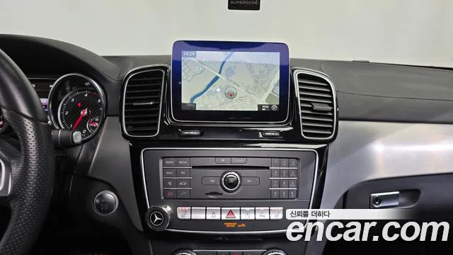 Mercedes-Benz GLE 2017 thumb 12