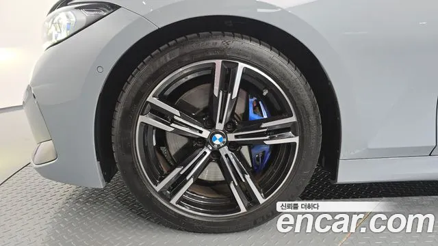 BMW 3-Series 2024 thumb 5