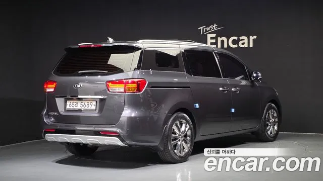 Kia Carnival 2017 thumb 2