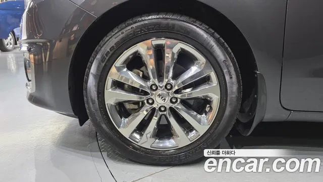 Kia Carnival 2017 thumb 5