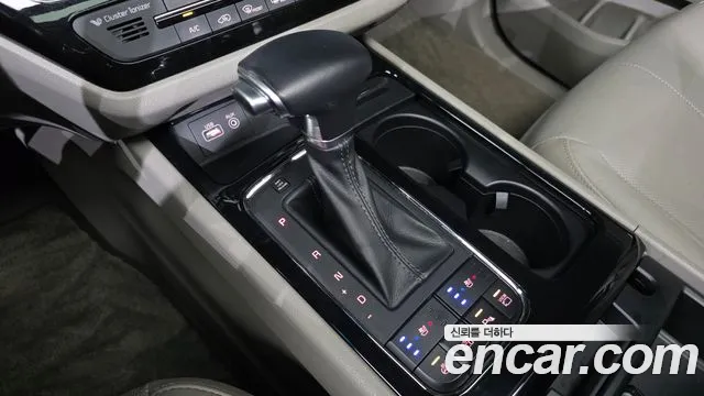 Kia Carnival 2017 thumb 9