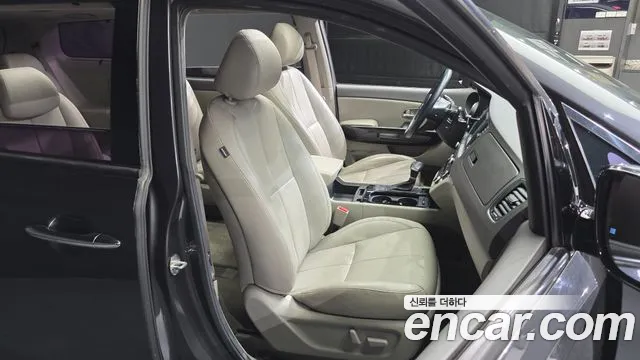 Kia Carnival 2017 thumb 12
