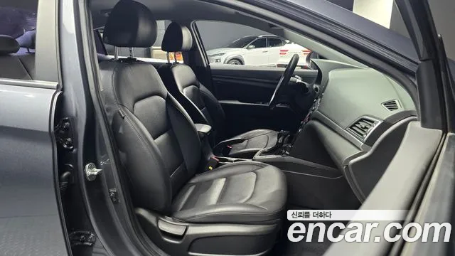 Hyundai Avante 2017 thumb 9