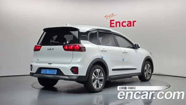 Kia Niro 2023 thumb 2