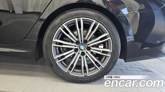 BMW 3-Series 2021 thumb 5