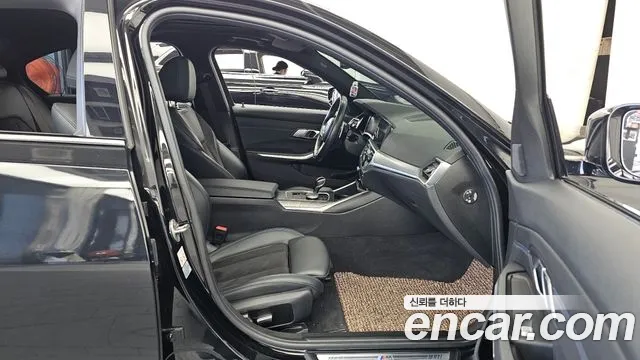 BMW 3-Series 2021 thumb 11