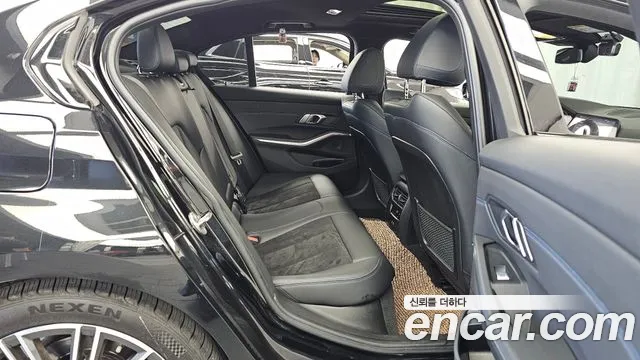 BMW 3-Series 2021 thumb 12