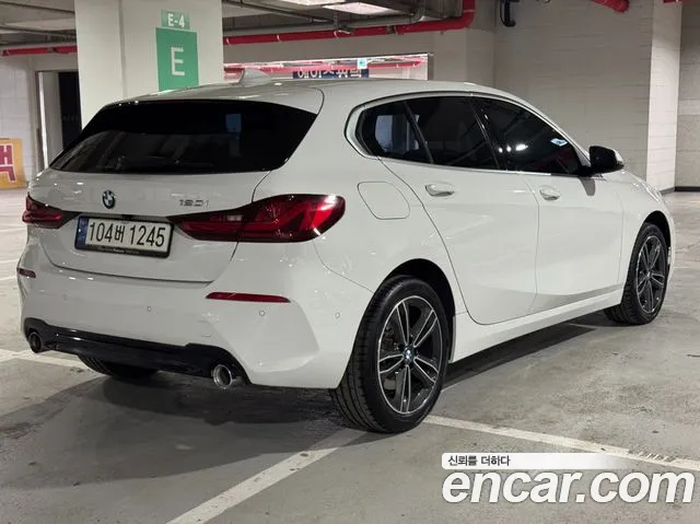 BMW 1-Series 2023 thumb 2