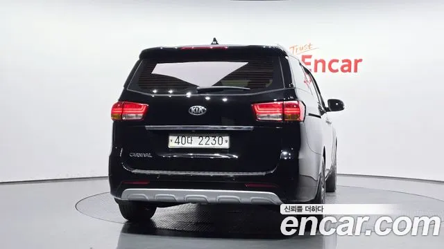 Kia Carnival 2014 thumb 3