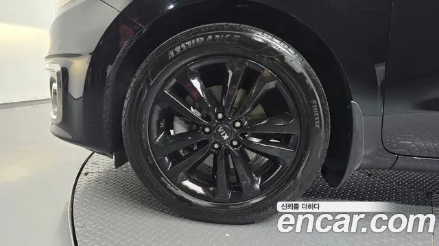 Kia Carnival 2014 thumb 4