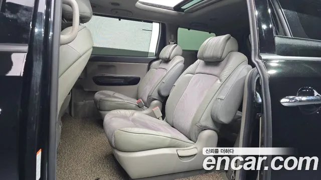 Kia Carnival 2014 thumb 10