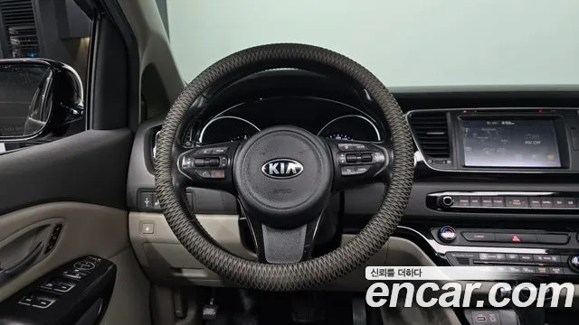 Kia Carnival 2014 thumb 11