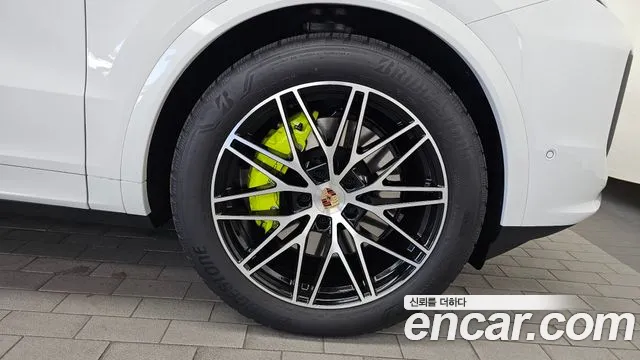 Porsche Cayenne 2025 thumb 5