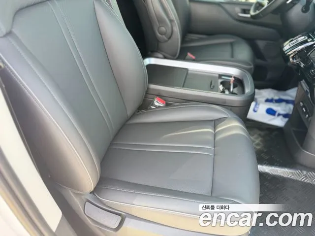 Hyundai Staria 2024 thumb 7