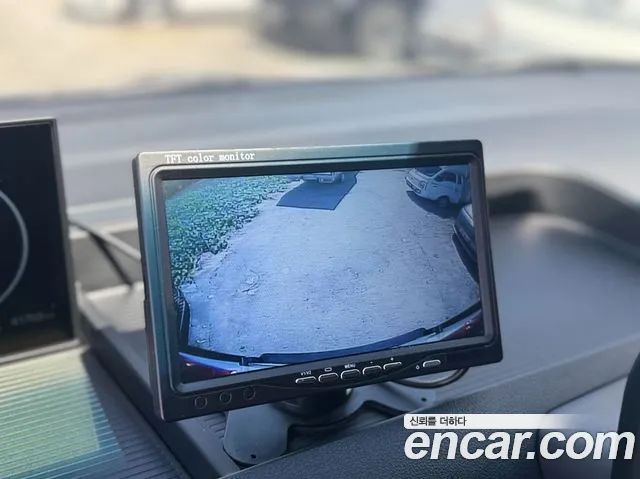 Hyundai Staria 2024 thumb 10