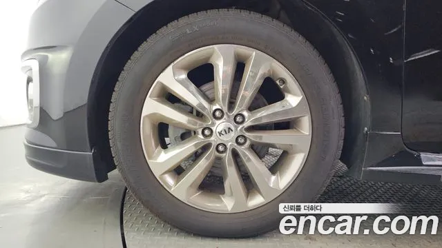 Kia Carnival 2016 thumb 5