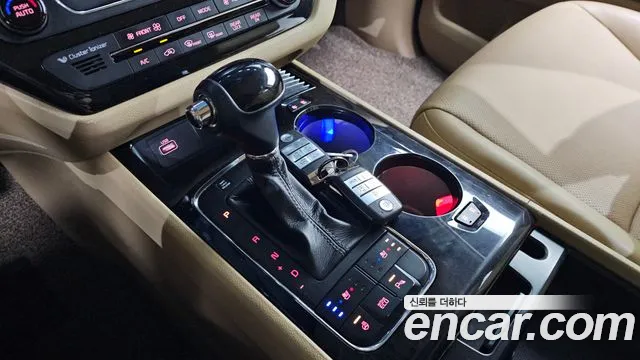 Kia Carnival 2016 thumb 9