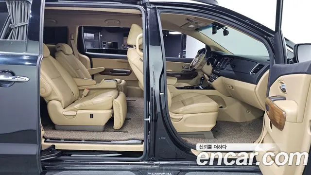 Kia Carnival 2016 thumb 12