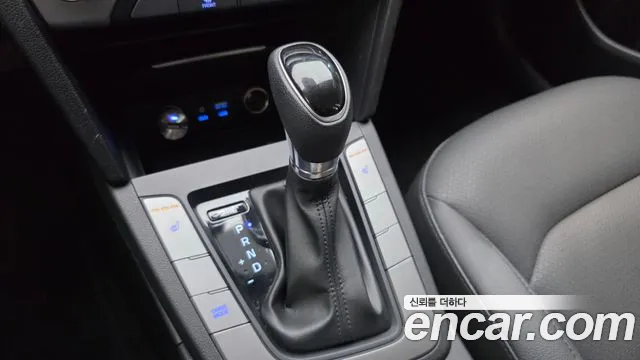 Hyundai Avante 2017 thumb 9