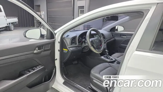 Hyundai Avante 2017 thumb 10