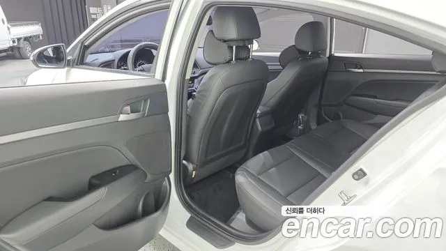 Hyundai Avante 2017 thumb 11