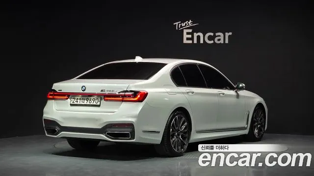 BMW 7-Series 2020 thumb 2