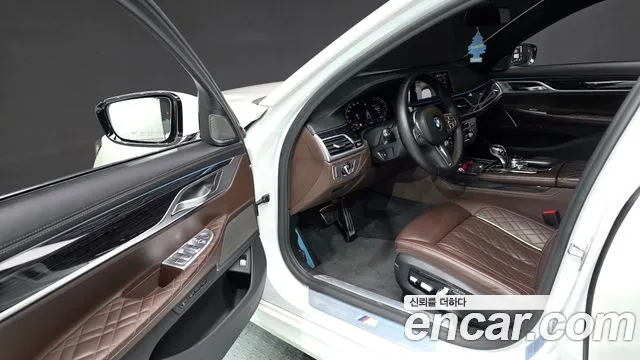 BMW 7-Series 2020 thumb 11
