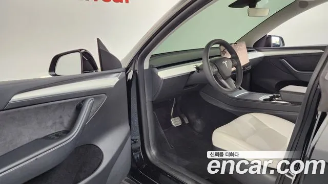 Tesla Model Y 2023 thumb 10