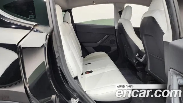 Tesla Model Y 2023 thumb 11