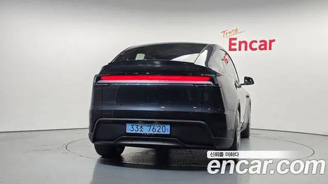 Tesla Model Y 2026 thumb 4